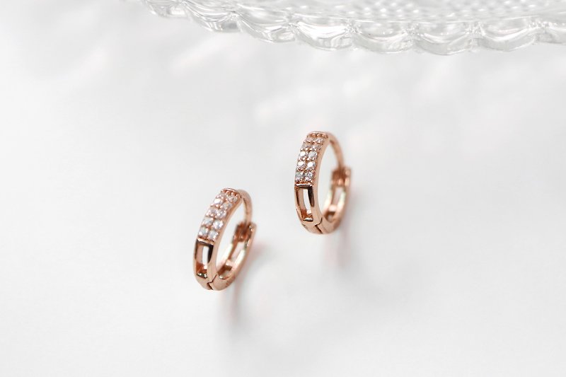 Classic bright. small diamond earrings