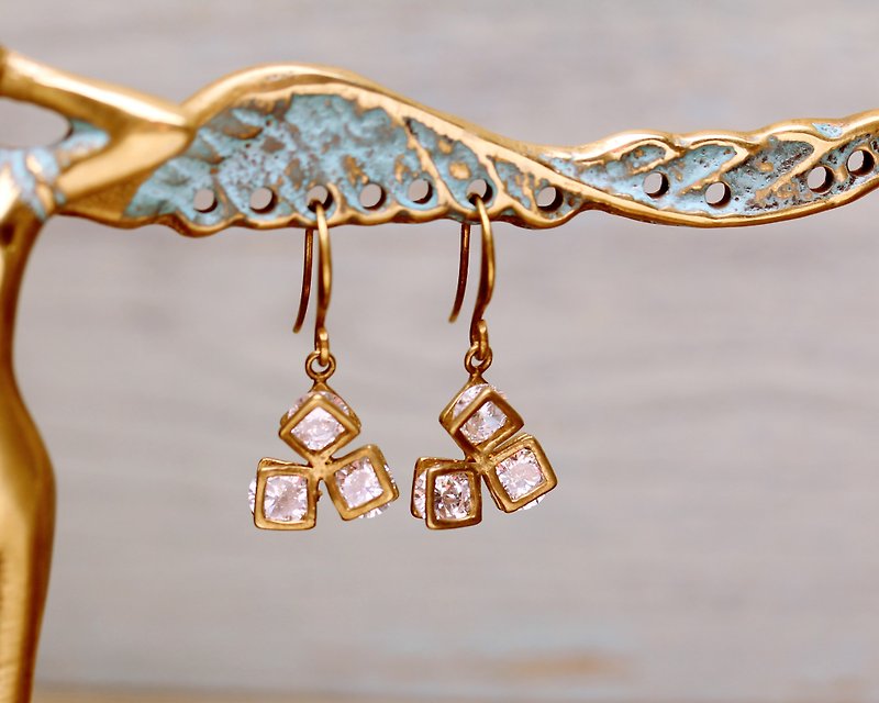 黃銅方鑽鋯石三角耳環 - 耳環/耳夾 - 寶石 金色