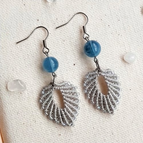 打結。Jaye's Macrame Studio E036-手工編織耳環 海藍寶 銀葉子