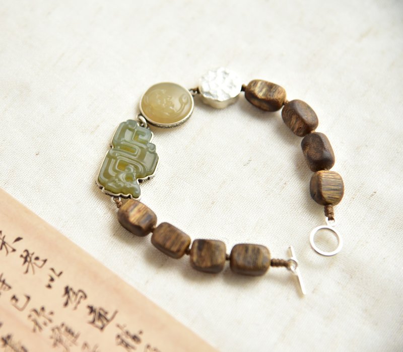 【Wander】Natural Agarwood and Hetian Jade 925 Silver Inlaid Design Bracelet - สร้อยข้อมือ - เงินแท้ สีกากี