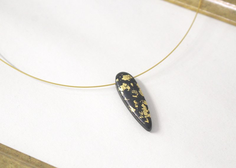 Lacquer sora necklace (gold color) - Necklaces - Gemstone Black