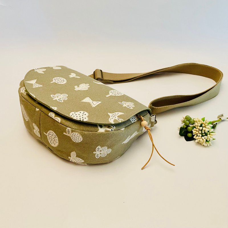 Nordic bird saddle bag. Shoulder/cross-shoulder carry. You can choose custom cloth. zipper pocket - กระเป๋าแมสเซนเจอร์ - ผ้าฝ้าย/ผ้าลินิน สีเขียว