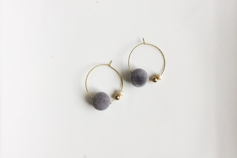 Warm - gray pearl brass earrings - Earrings & Clip-ons - Polyester Gray