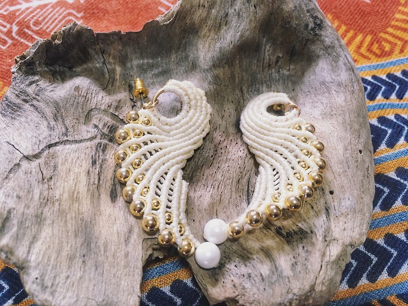 White Angel Braided Pearl Earrings - ต่างหู - ไข่มุก ขาว