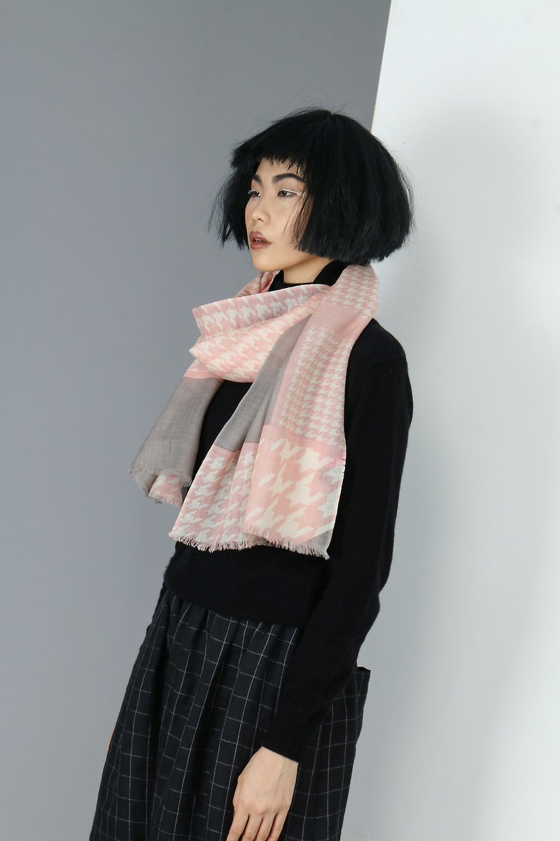 Pure wool houndstooth scarf shawl   pink+grey - Knit Scarves & Wraps - Wool Gray
