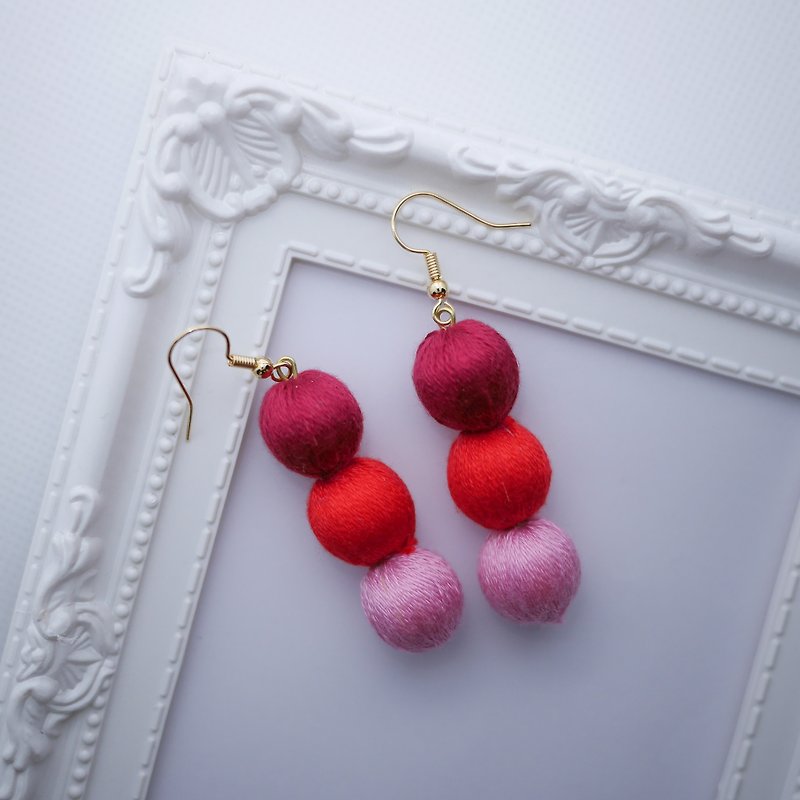 3 Colours Embroidery Beads Earrings - ต่างหู - งานปัก สีแดง