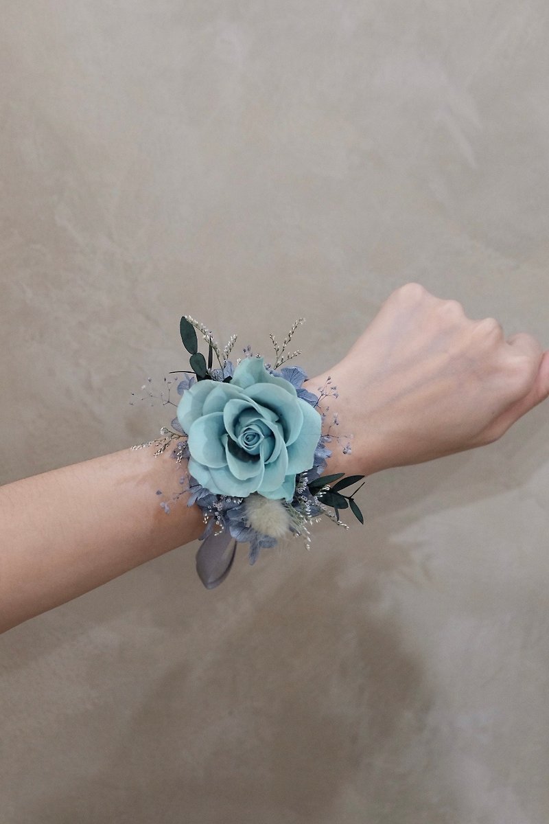 Bride / Bridesmaid Wrist Flower [Blue] - Wedding / Immortal Flower - เข็มกลัด/ข้อมือดอกไม้ - พืช/ดอกไม้ สีน้ำเงิน