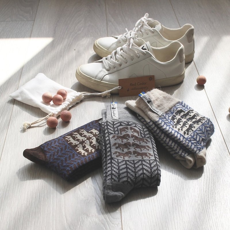 瑞典美麗諾羊毛襪+ 雪松木圓球組合 - 其他 - 羊毛 咖啡色