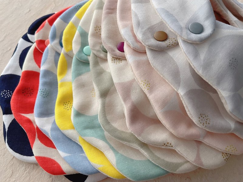 Ten-color polka-dot handmade cotton six-layer yarn bib with one side buckle/double-sided - ผ้ากันเปื้อน - ผ้าฝ้าย/ผ้าลินิน หลากหลายสี