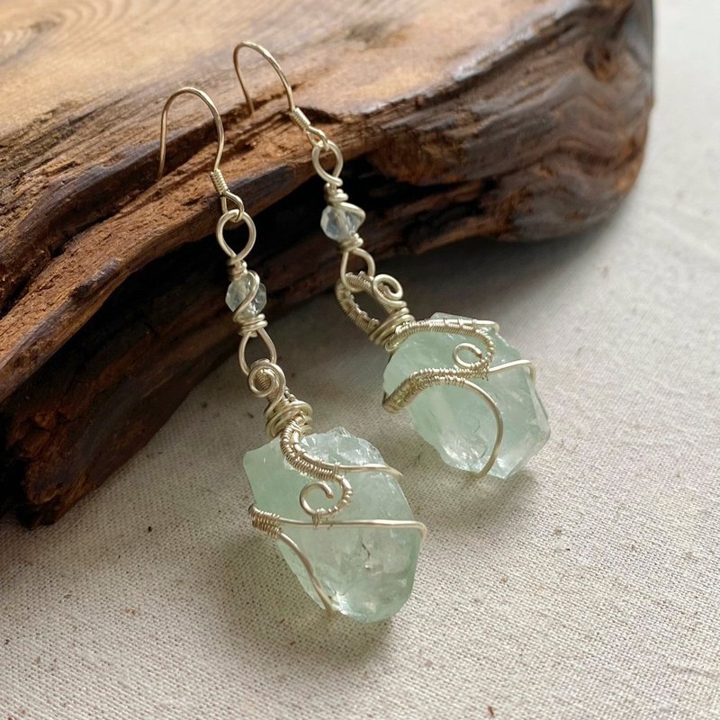 [Spiritual Crystal] Natural blue aphrodisiac Stone earrings/raw stone handmade - Earrings & Clip-ons - Gemstone Green