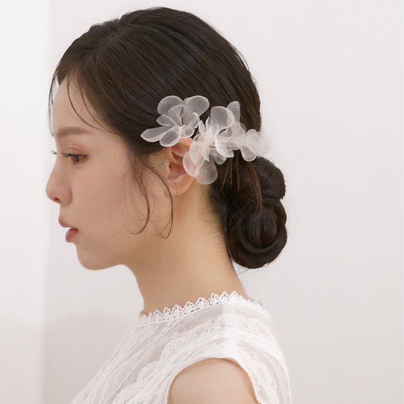 Desire | 透明感のあるシアー大きな花の髪飾り - ヘアアクセサリー - その他の素材 ホワイト