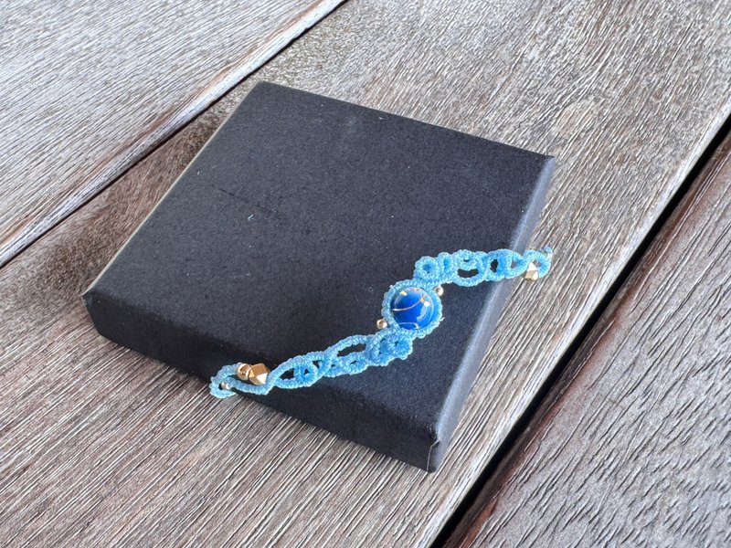 20260113 Macrame 南美蠟線 貴和彩珠 手鍊 - 手鍊/手環 - 半寶石 藍色
