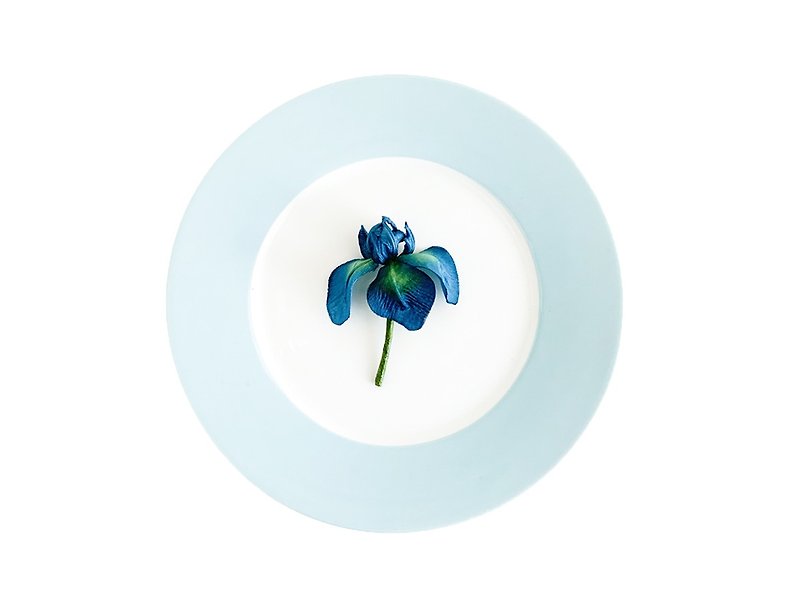 Corsage: Iris' flower tip (blue navy) - เข็มกลัด/ข้อมือดอกไม้ - ผ้าไหม สีน้ำเงิน