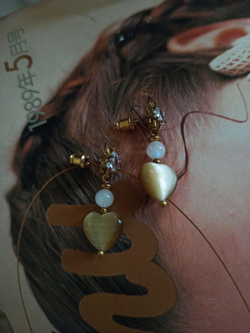 [Stone Limited] Baroque Heart Short Earrings - Earrings & Clip-ons - Semi-Precious Stones Gold