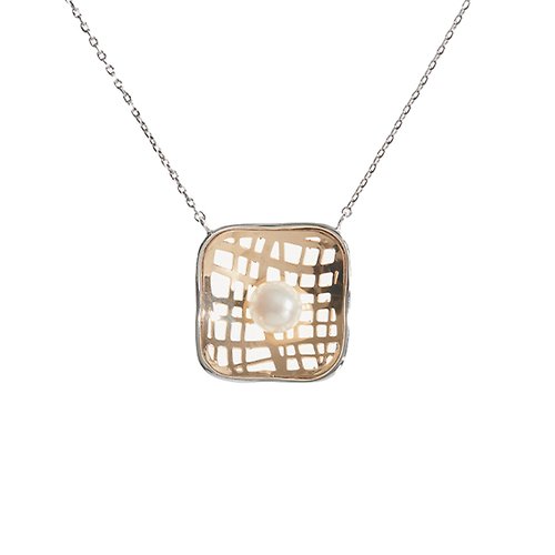 SOIRÉE BY N.Y. 蒔華芮設計師輕珠寶 方形鏤雕珍珠項鍊