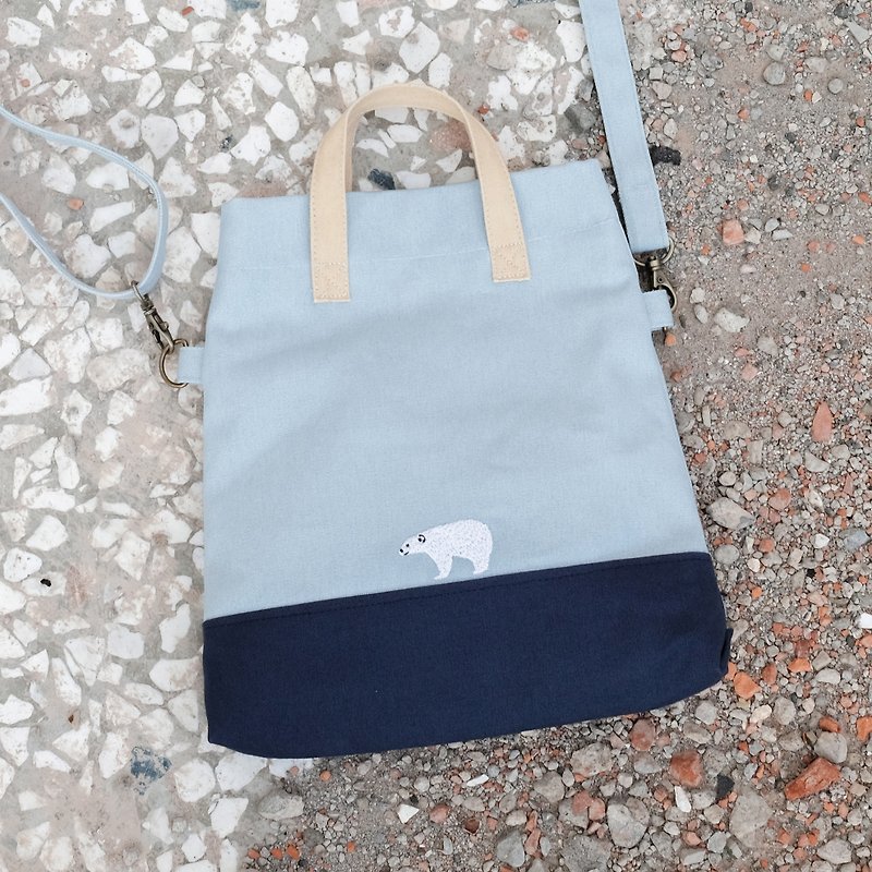 Trapezoidal embroidered polar bear sling / handbag - Ocean - กระเป๋าแมสเซนเจอร์ - ผ้าฝ้าย/ผ้าลินิน สีน้ำเงิน