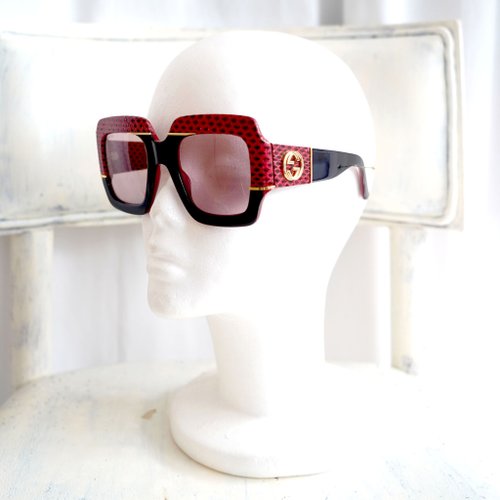 GUCCIサングラス　クラシックデザイン 新品 イタリア高級ブランド GUCCIレッド蛇革ステッチ ゴールド