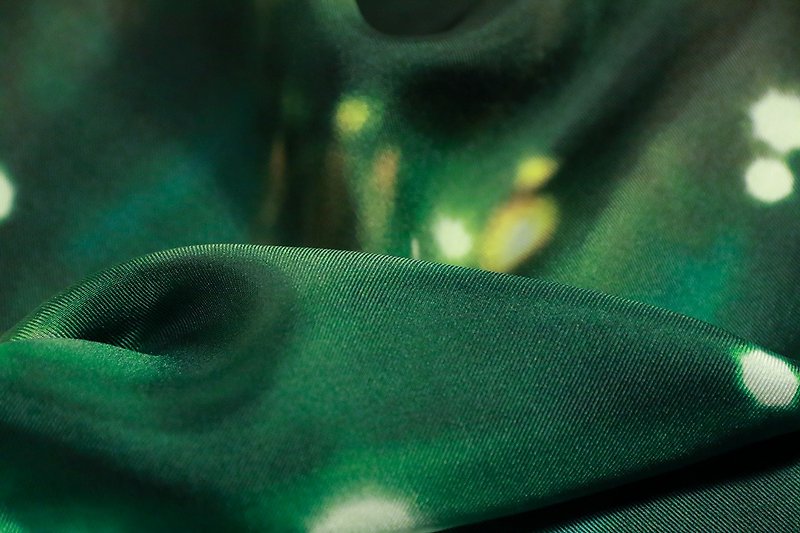 【展現浪漫品味的法式禮盒】時尚精品質感方巾 - 夜巴黎的浪漫 - 手帕 - 絲．絹 黑色