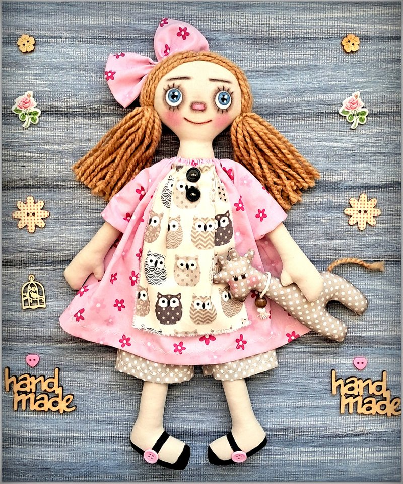 Fabric doll Jennifer, Primitive Raggedy Doll, handmade stuffed cloth doll art - 公仔/玩偶 - 棉．麻 粉紅色