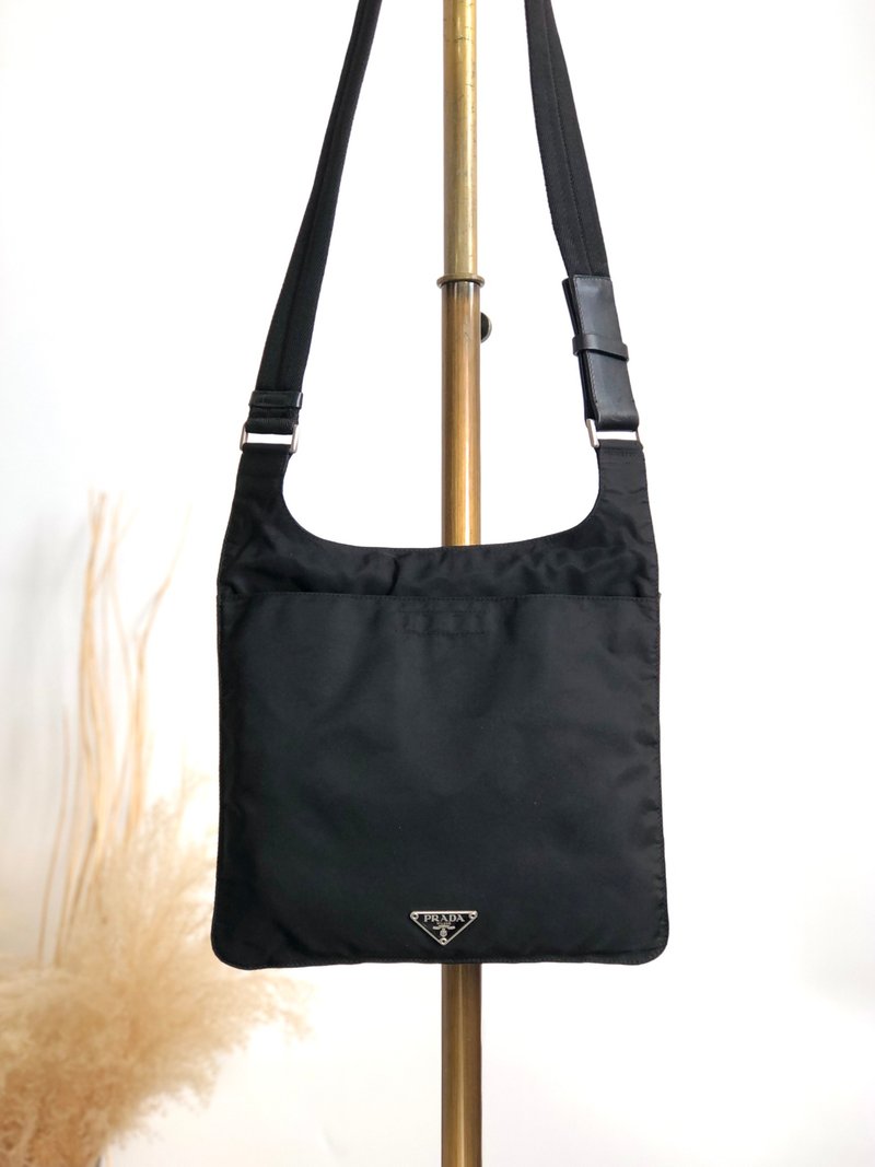 【Direct from Japan Luxury Brand Pre-owned Bag】PRADA Shoulder Bag Black Triangle Nylon Vintage Old 3vh55r - กระเป๋าแมสเซนเจอร์ - ไนลอน สีดำ