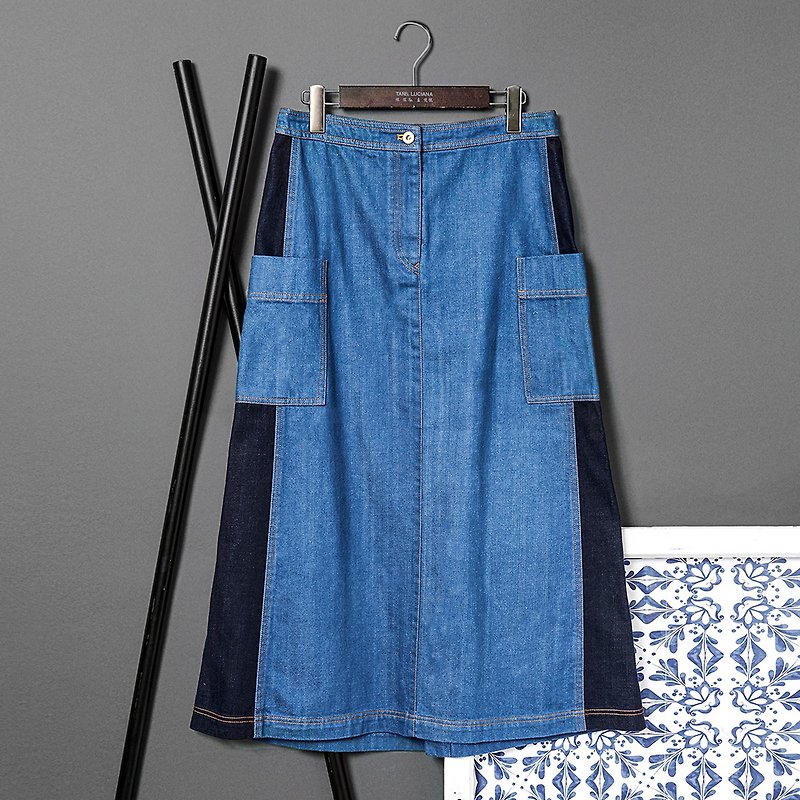 Drifting big pocket color matching denim A-line long skirt - กระโปรง - ผ้าฝ้าย/ผ้าลินิน สีน้ำเงิน