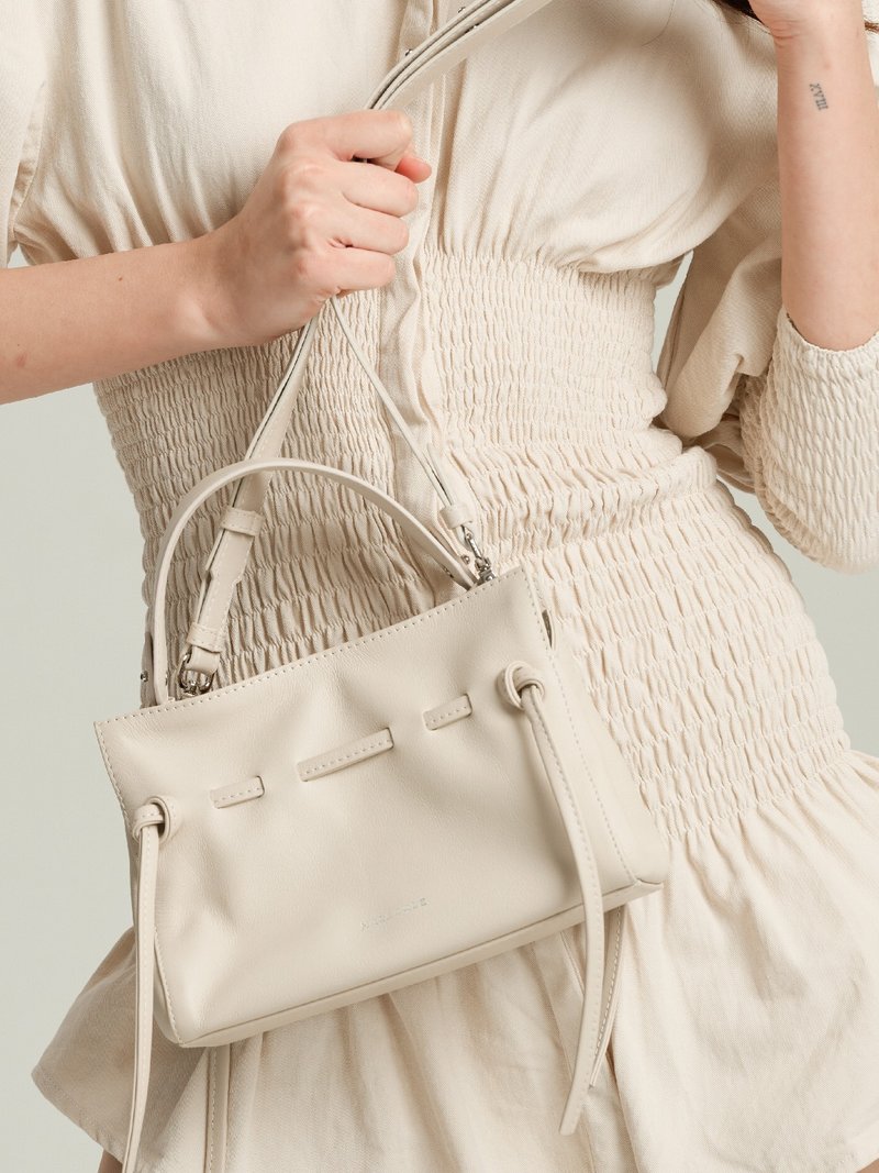 Drawstring genuine leather Crossbody bag - 手袋/手提包 - 真皮 黑色