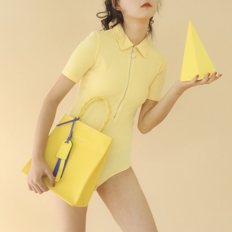 Small yellow imported top layer cowhide leather minimalist square paper bag shopping tote bag shoulder bag shoulder bag - กระเป๋าแมสเซนเจอร์ - หนังแท้ สีเหลือง