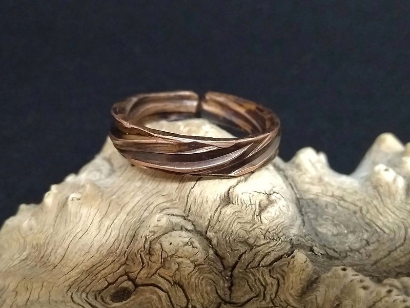 Copper ring textured 7th anniversary gift Artisan copper jewelry - 戒指 - 銅/黃銅 咖啡色