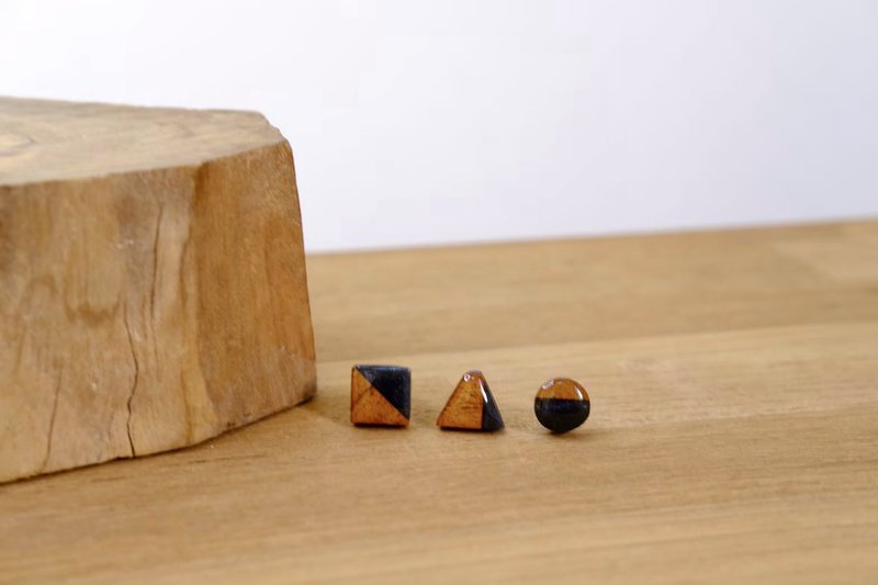 【黑暗耳釘】木作工藝 / 木作飾品 / 耳釘 / 樹脂材質 / 女孩配件 - 耳環/耳夾/耳骨夾 - 木頭 多色