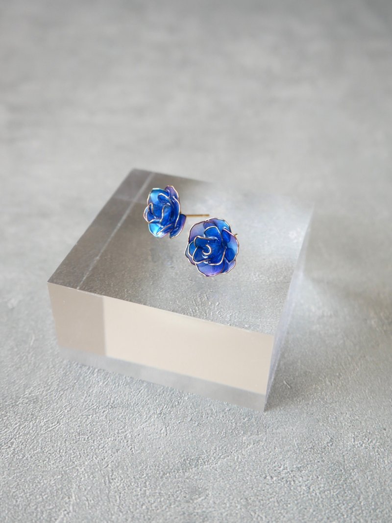 選べるカラー　Mini Rose ピアスorイヤリング - ピアス・イヤリング - レジン 多色