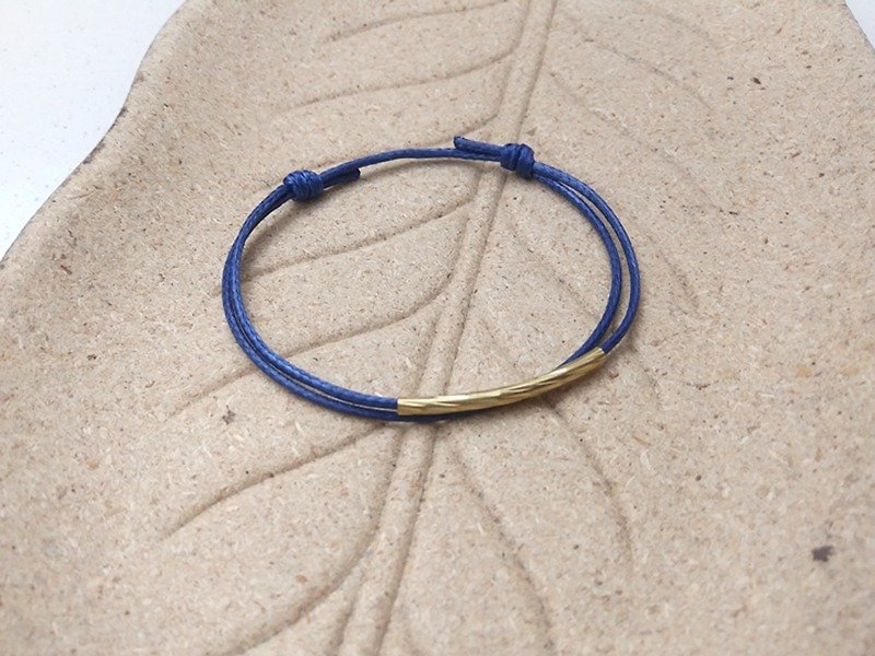 Wax line bracelet threaded Bronze tube plain simple thin wire rope Wax - สร้อยข้อมือ - วัสดุอื่นๆ สีน้ำเงิน