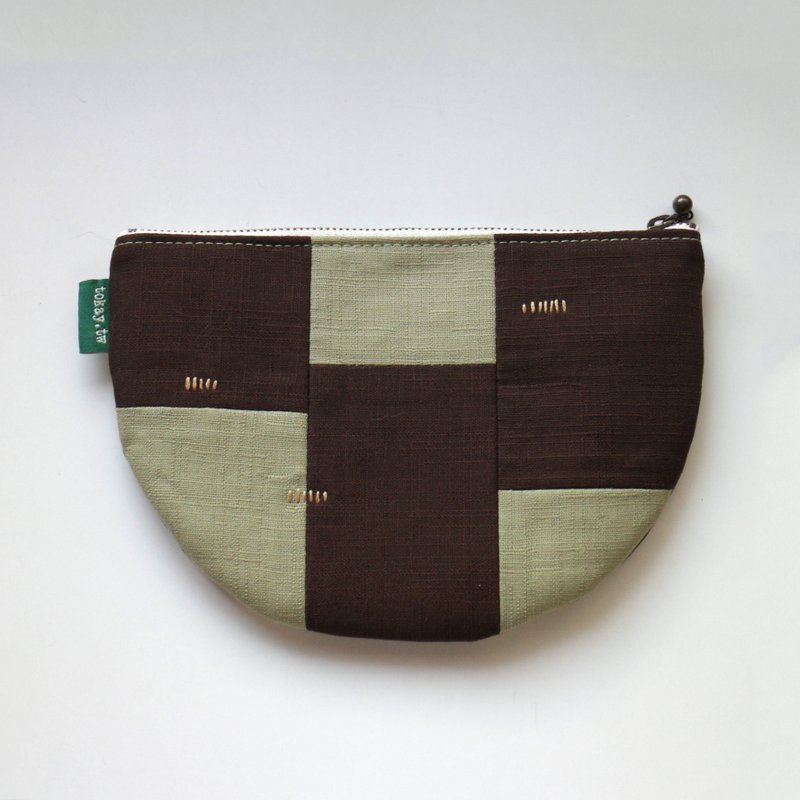 Patchwork embroidered semicircle zipper bag/Green Coffee - กระเป๋าเครื่องสำอาง - ผ้าฝ้าย/ผ้าลินิน สีเขียว