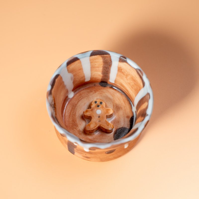 Chocolate Tea Cup Gingerbread man inside Coquette Creamy Short Cup Espresso Cup - แก้ว - ดินเผา สีนำ้ตาล