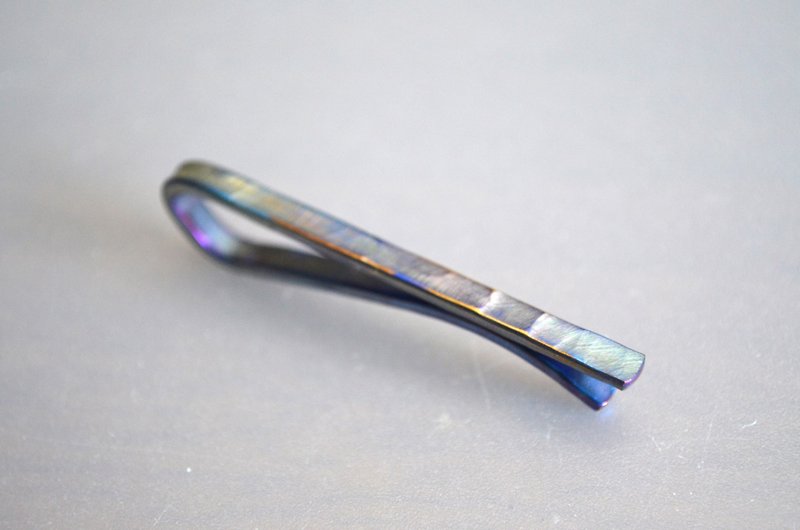 Titanium tie bar / Pure titanium tie pin = hammered 51mm = - เนคไท/ที่หนีบเนคไท - โลหะ หลากหลายสี