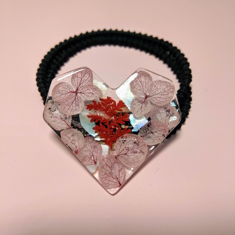 Pink Hydrangea Hair Tie Love Heart-shaped Preserved Flower Hair Ornament - เครื่องประดับผม - เรซิน สึชมพู