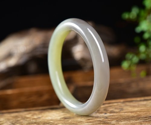 一念之間 天然和田玉煙紫手鐲 圈口57.6mm 玉質細膩溫潤