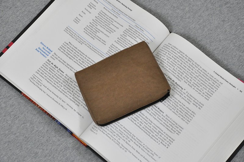 ENDURE / stereo coin purse / imitation paper material / brown - กระเป๋าสตางค์ - กระดาษ สีนำ้ตาล