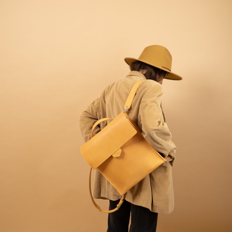 Mustard yellow leather backpack / messenger bag - 背囊/背包 - 其他材質 黃色