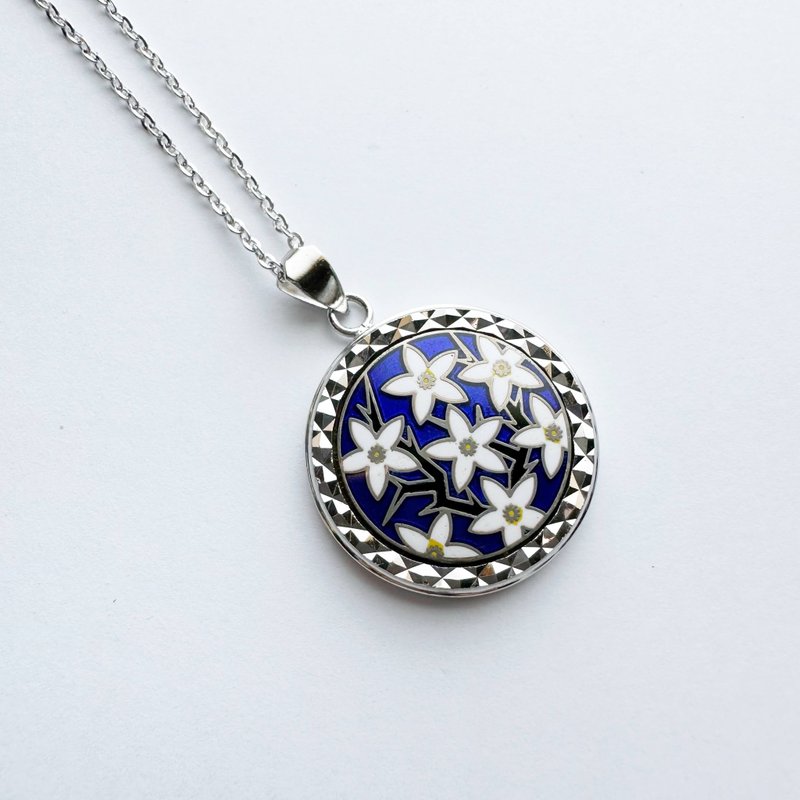 Karatachi [Blue] Cloisonne pendant Red copper metal cloisonne - สร้อยคอ - แก้ว สีน้ำเงิน