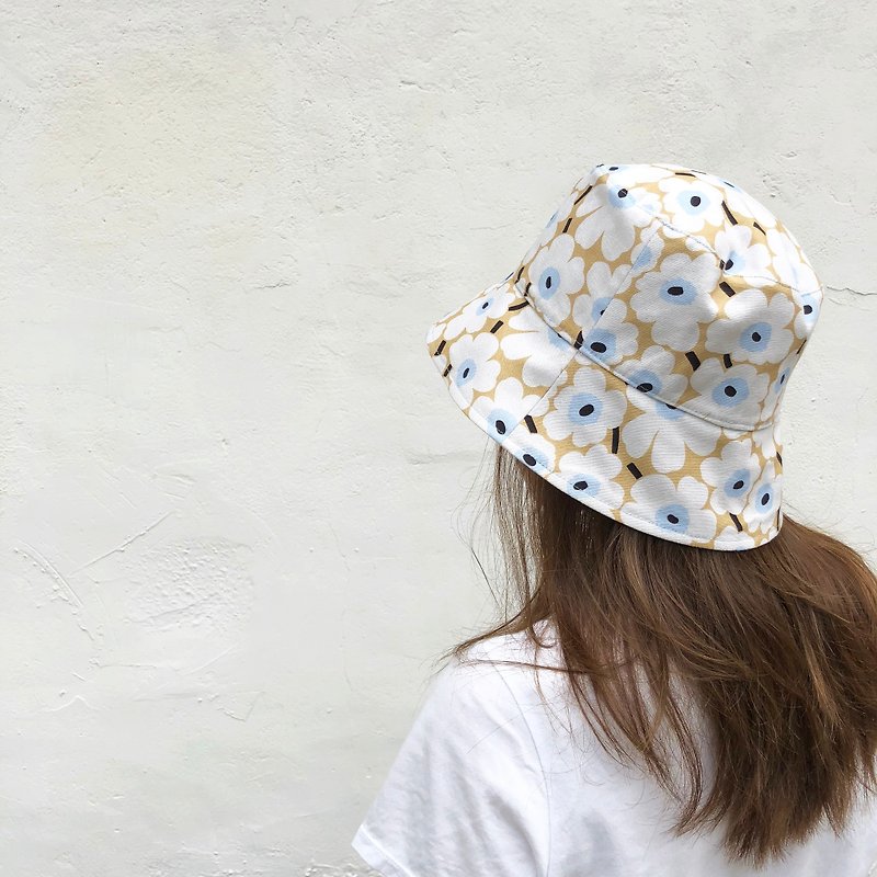 Flower of cell / Taiwanese Cotton print / double-sided use bucket hat - Hats & Caps - Cotton & Hemp 