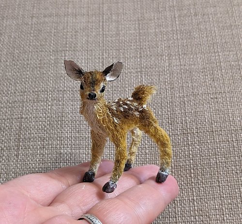 有趣的小狗屋 Deer Baby - 5 cm. This baby came from a magical forest.