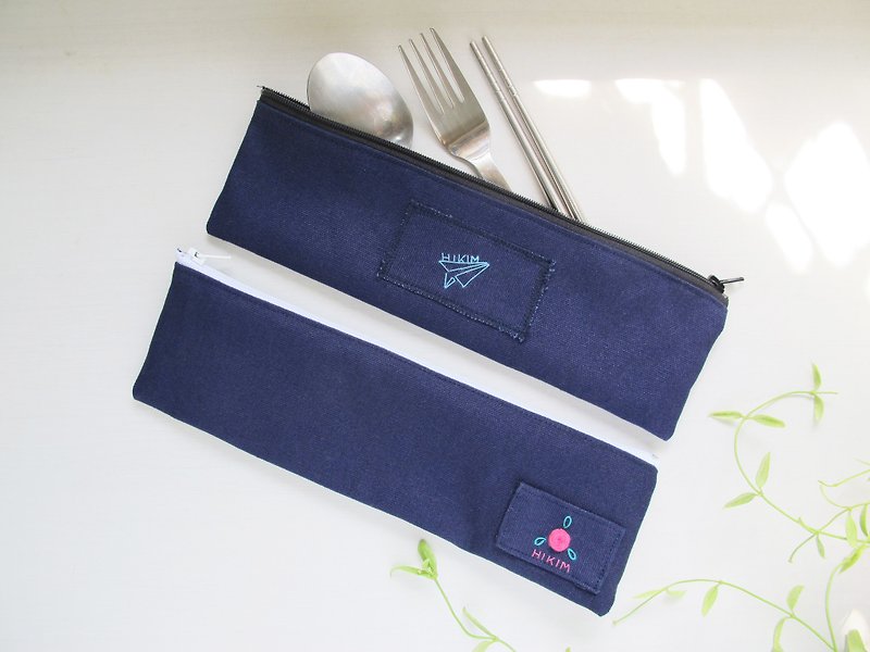 [Paper Airplane Flying High] Tableware Bag / Stationery Bag YKK Zipper Taiwan Canvas Handmade Embroidery - Cutlery & Flatware - Cotton & Hemp Blue