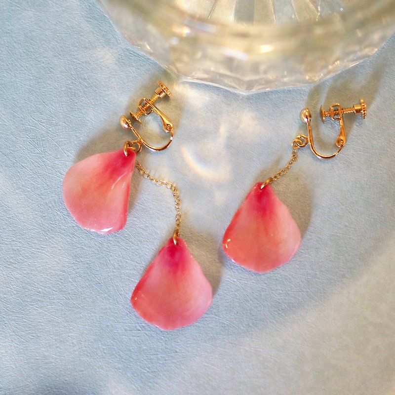 \\ Featured on "VOGUE" // Coral Pink Earrings, Dainty 14k Gold Fill - ต่างหู - วัสดุอื่นๆ สีส้ม