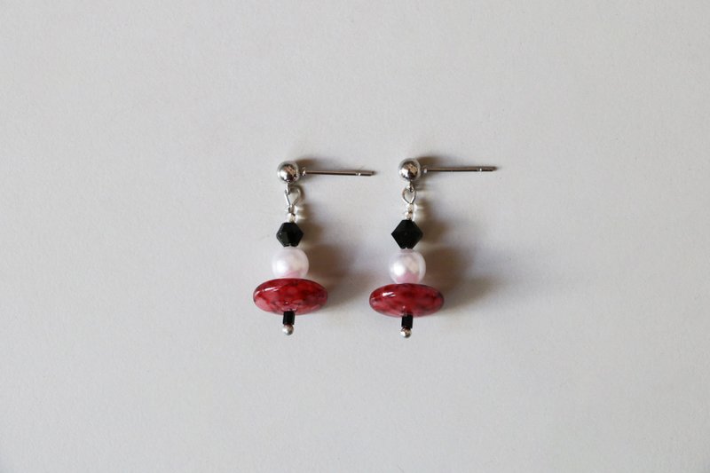 Berry Waltz_Handmade Earrings - ต่างหู - พลาสติก สีแดง