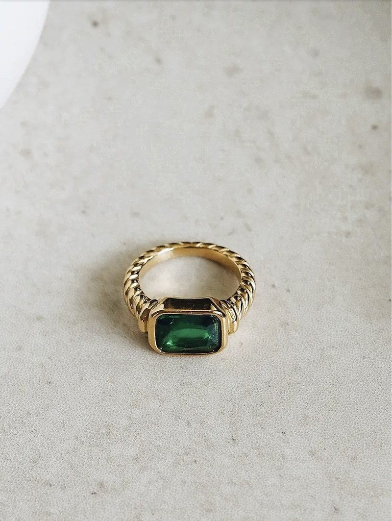 European and American retro square twist ring-emerald - แหวนทั่วไป - โลหะ สีทอง