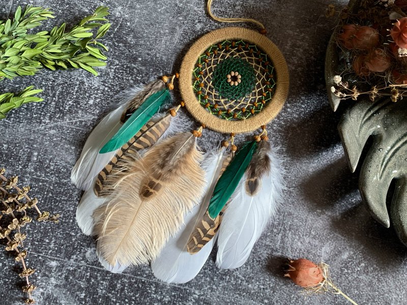 Handmade Natural Beige and Green Father Dream Catcher - 壁貼/牆壁裝飾 - 玻璃 卡其色