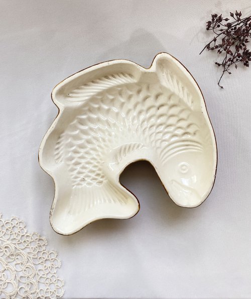 好日。戀物 【好日戀物】德國vintage/antique陶瓷弧形魚形果凍模具廚房小物