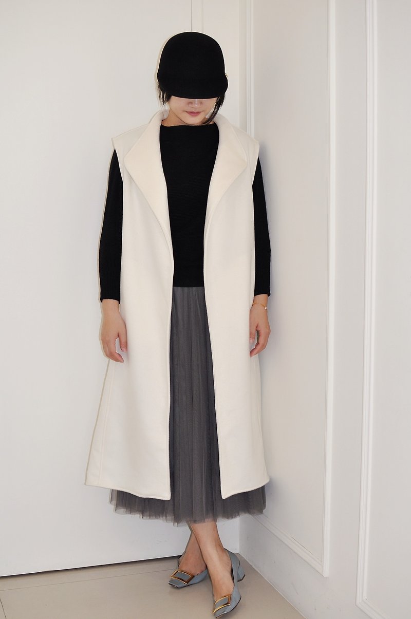 Flat 135 X Taiwanese designer British style 90% white cashmere fabric long vest - เสื้อแจ็คเก็ต - ขนแกะ ขาว