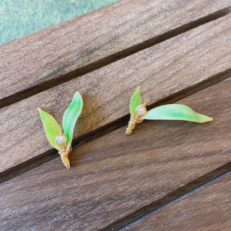 【AurorA百寶盒】A022綠植系列─初芽─耳針 - 耳環/耳夾/耳骨夾 - 樹脂 
