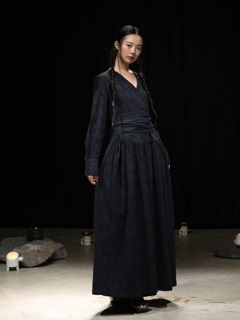 新中式極簡 / 交領綁帶亞麻連身裙 - 洋裝/連身裙 - 其他材質 黑色